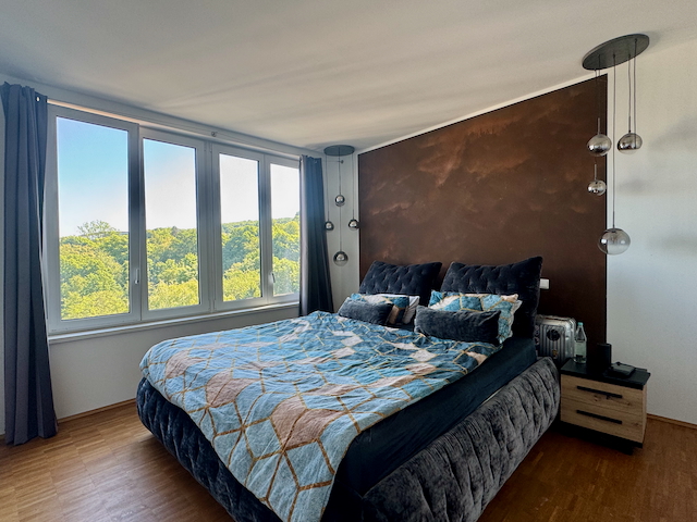 Schlafzimmer mit Fernblick und Morgensonne