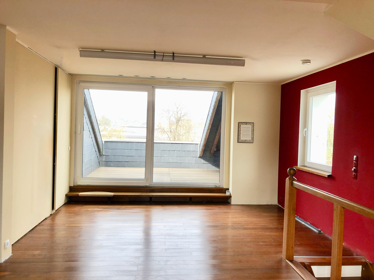 Wohnzimmer mit Balkon